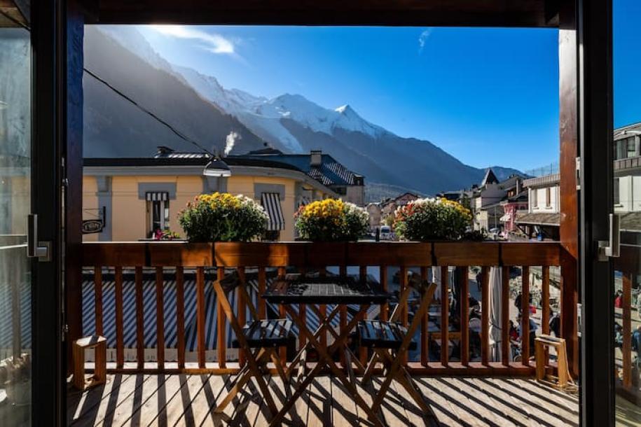 Entire rental unit in Chamonix-Mont-Blanc, France 3 guests1 bedroom3 beds1 bath-1