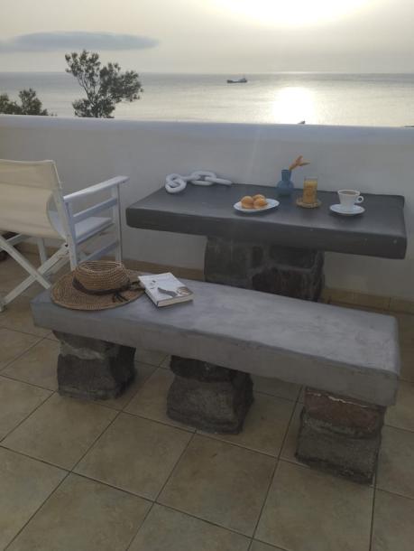 Cycladic home in Imerovigli, Greece 4 guests1 bedroom3 beds1 bath-2