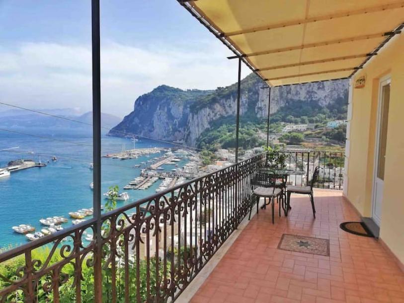 Entire rental unit in Capri, Italy 3 guests1 bedroom2 beds1 bath-0