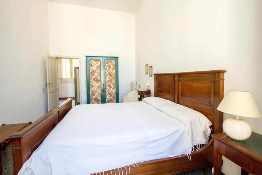 Room in bed and breakfast in Lecce, Italy 3 guests1 bedroom3 beds1 private bath-7