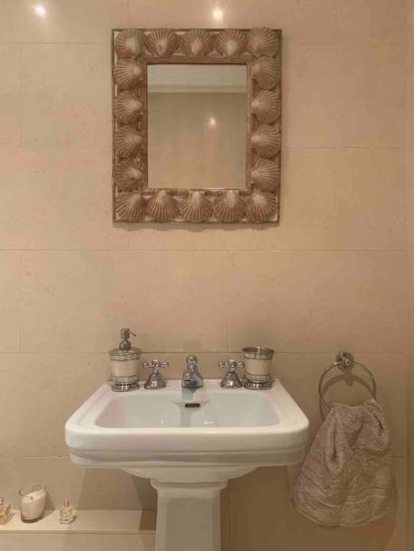 Room in Hampstead Central London, United Kingdom 2 single bedsShared bathroom-4