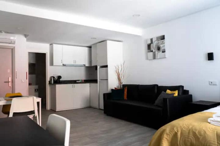 Entire rental unit in Porto, Portugal 2 guestsStudio1 bed1 bath-6