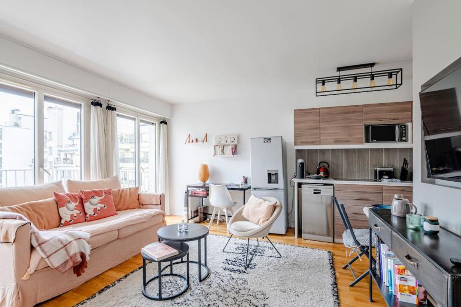 Entire rental unit in Paris, France 2 guestsStudio1 bed1 bath-14