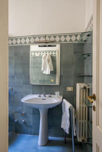 Room in bed and breakfast in Lecce, Italy 3 guests1 bedroom3 beds1 private bath-15