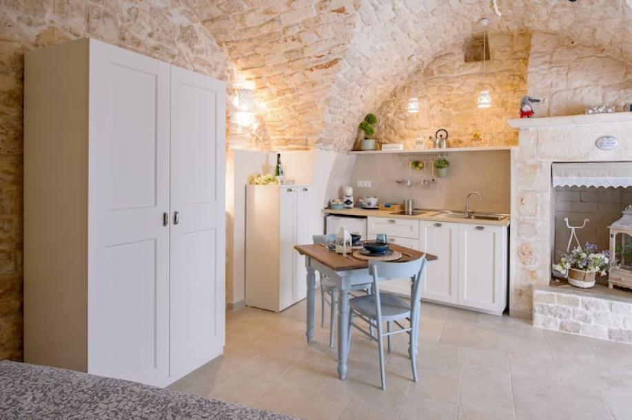 Entire home in Martina Franca, Italy 2 guests1 bedroom1 bath-8