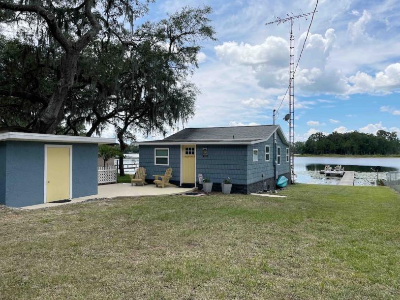 Relaxing Lakefront Cottage-17