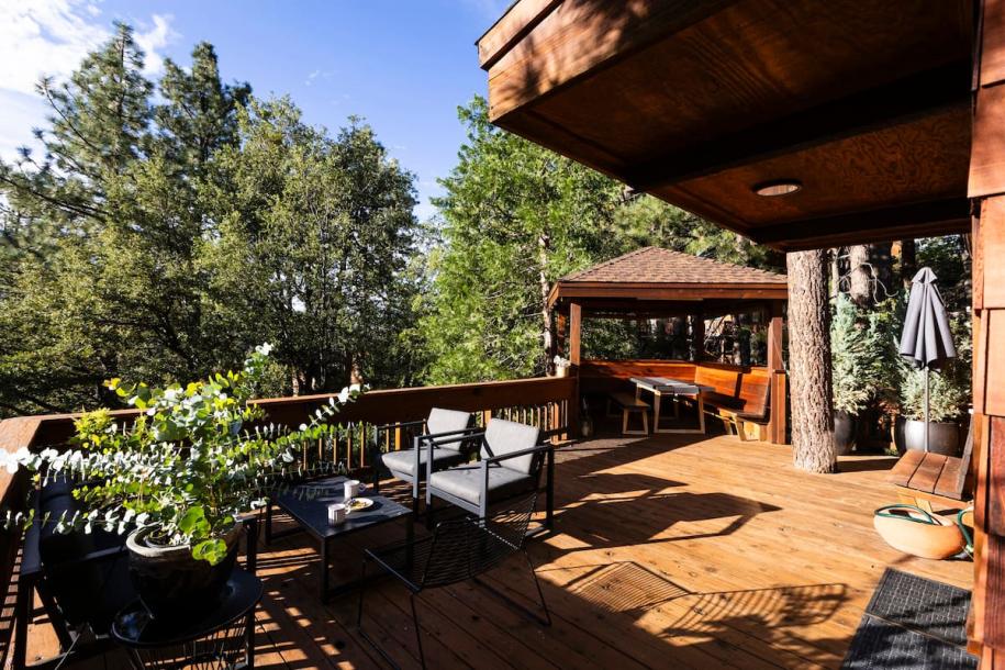 Entire cabin in Idyllwild-Pine Cove, California 6 guests3 bedrooms3 beds3 baths-1