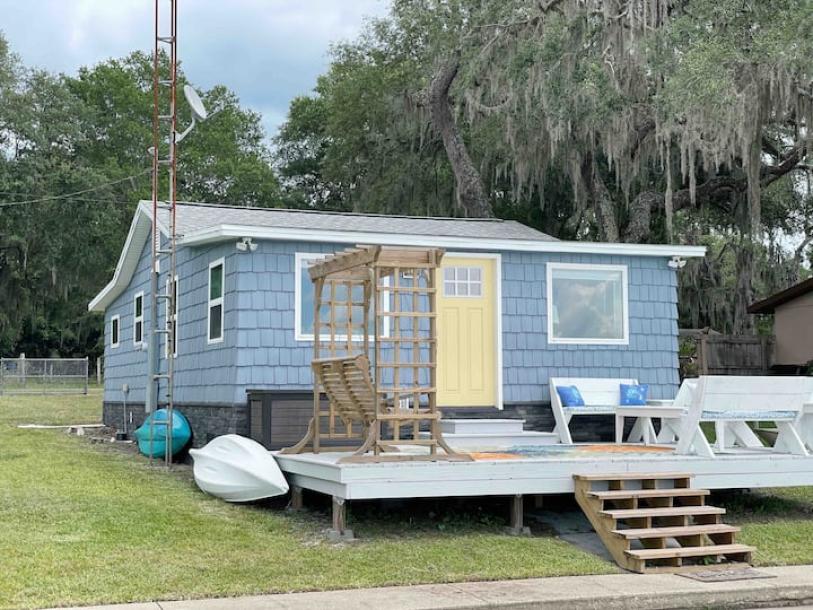 Relaxing Lakefront Cottage-18