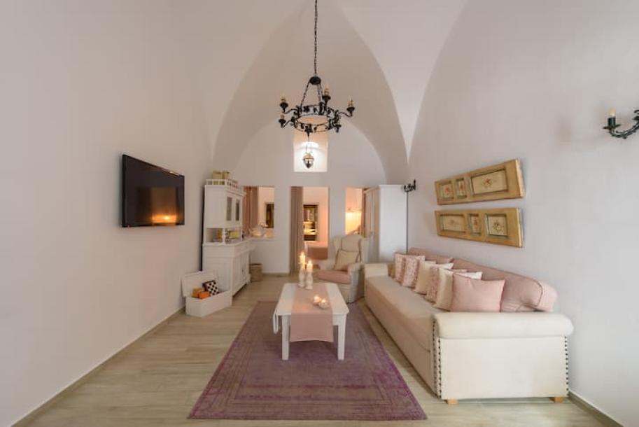 Room in boutique hotel in Imerovigli, Greece 4 guests1 bedroom3 beds1 private bath-3