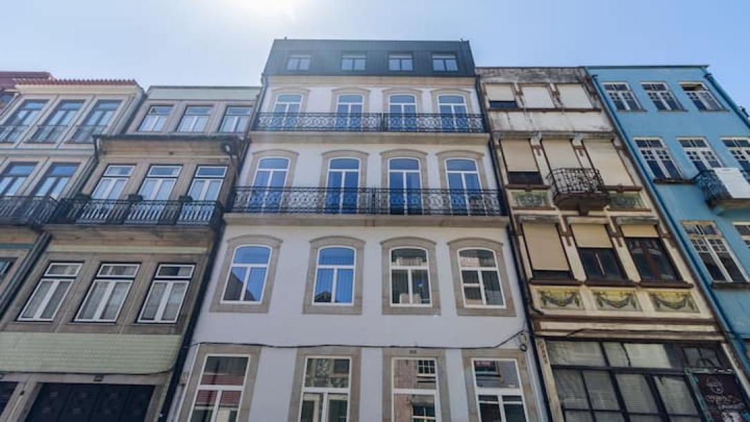 Entire rental unit in Porto, Portugal 4 guests1 bedroom2 beds1 bath-0