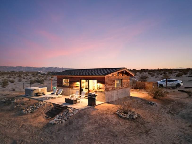 Tiny home in Twentynine Palms, California 3 guests1 bed1 bath-8