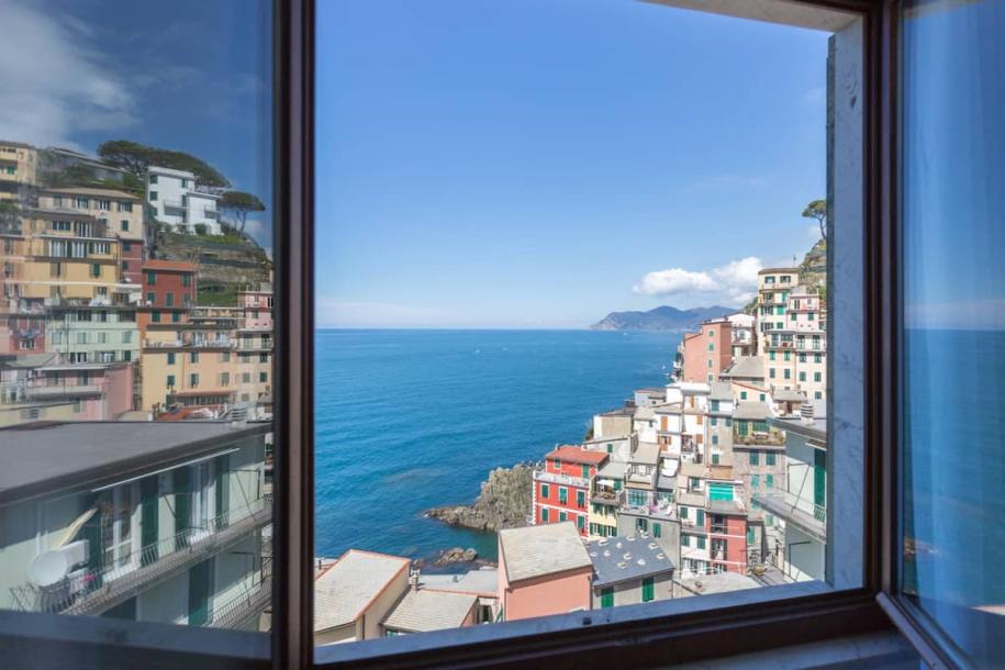 Entire rental unit in Riomaggiore, Italy 2 guests1 bedroom1 bed1 bath-0