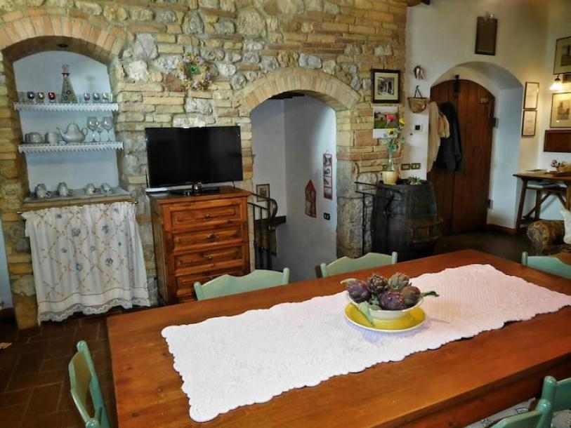 Entire home in San Gimignano, Italy 2 guests1 bedroom1 bed1 bath-11