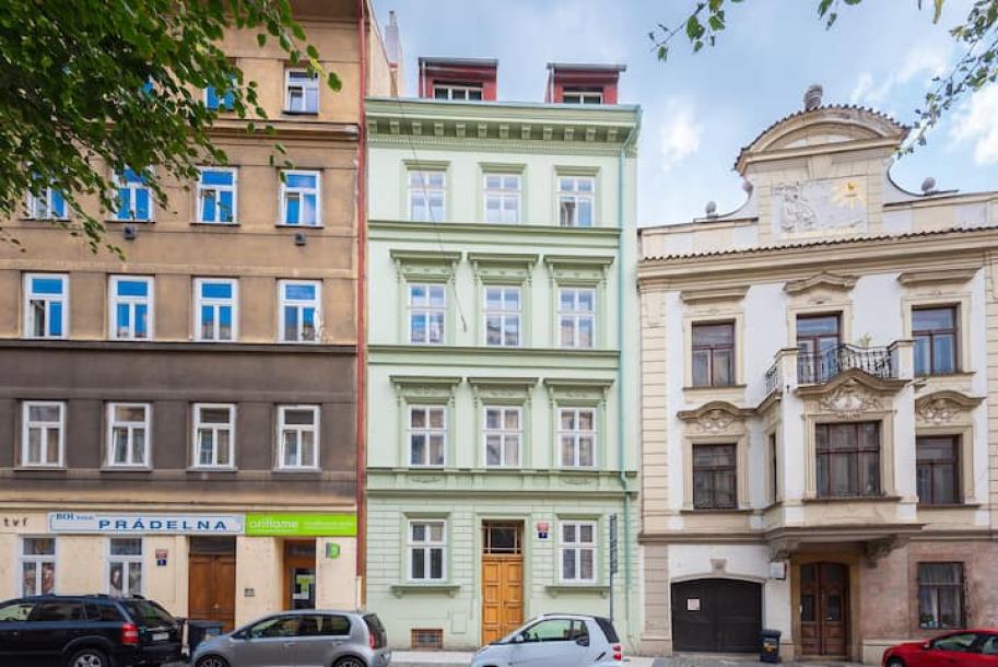 Entire rental unit in Hlavní město Praha, Czechia 3 guests1 bedroom2 beds1 bath-0