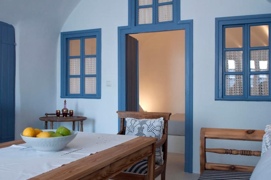 Cycladic home in Pyrgos Kallistis, Greece 3 guests1 bedroom1 bed1.5 baths-11