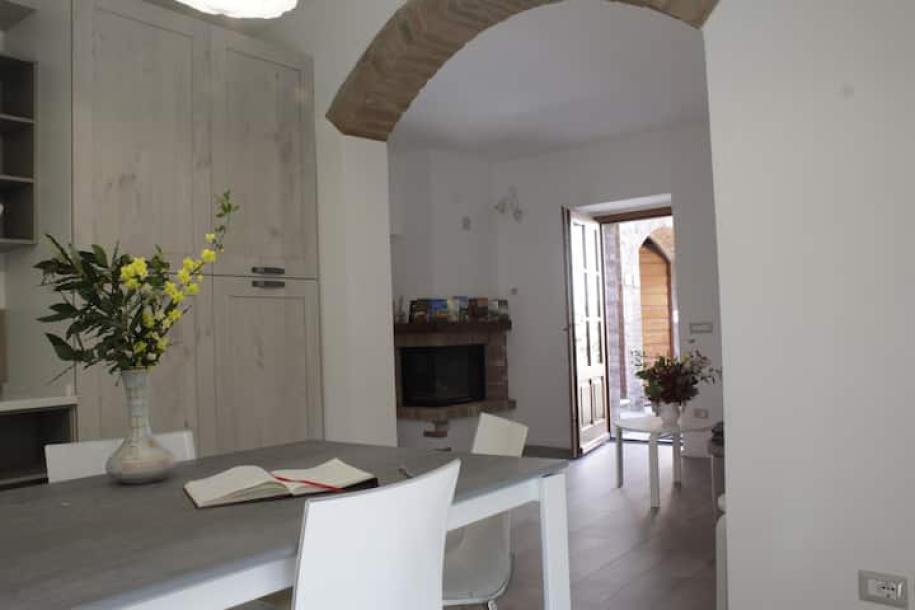 Entire rental unit in San Gusmé, Italy 6 guests2 bedrooms2 beds2 baths-18