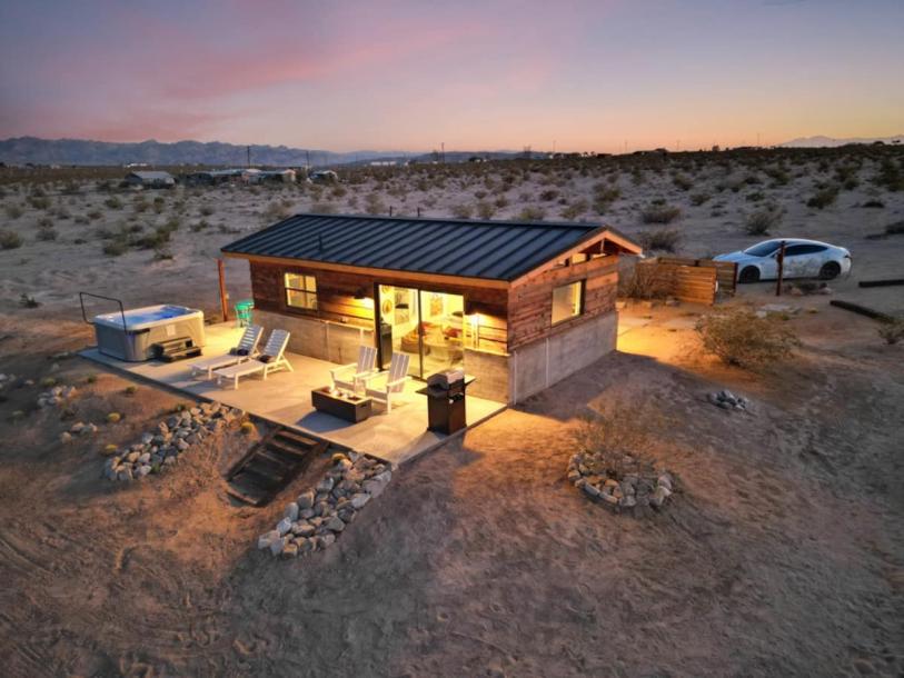 Tiny home in Twentynine Palms, California 3 guests1 bed1 bath-5