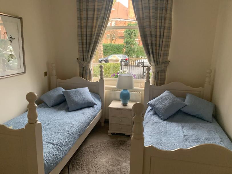 Room in Hampstead Central London, United Kingdom 2 single bedsShared bathroom-7