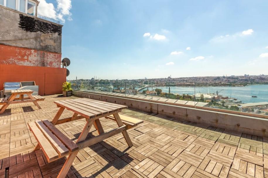 Entire rental unit in Beyoğlu, Turkey 2 guests1 bedroom1 bed1 bath-2