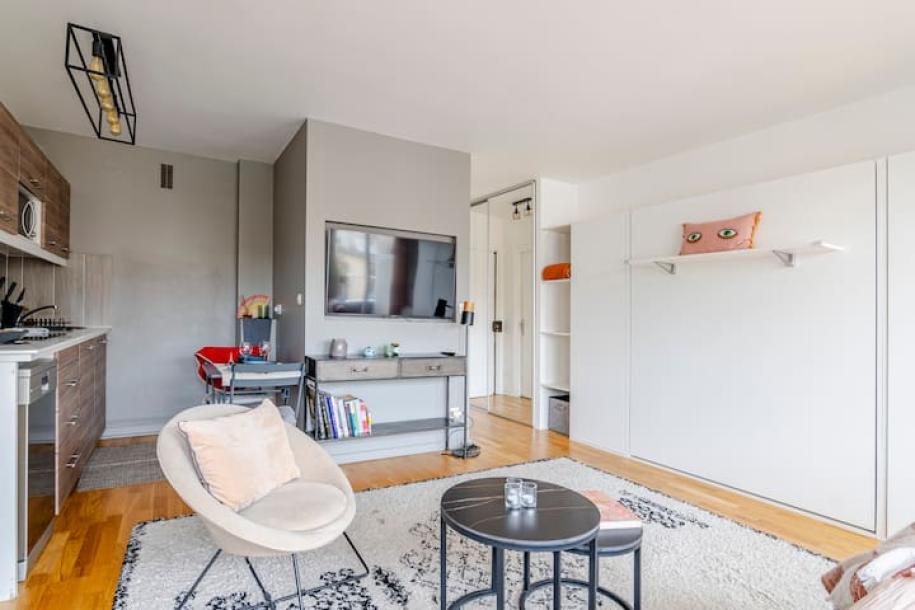 Entire rental unit in Paris, France 2 guestsStudio1 bed1 bath-11