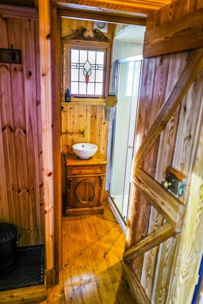 Shepherd’s hut in Roy Bridge, United Kingdom 2 guests1 bedroom2 beds1 bath-11