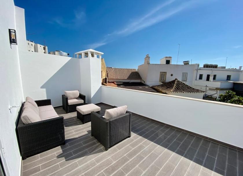 Entire rental unit in Faro, Portugal 5 guests1 bedroom3 beds1.5 baths-0