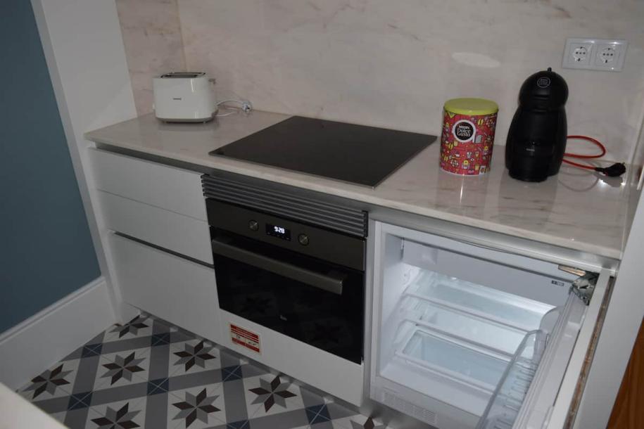 Entire rental unit in Porto, Portugal 4 guests1 bedroom2 beds1 bath-12