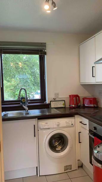 Lovely flat in Glasgow west end. Amazing location-7