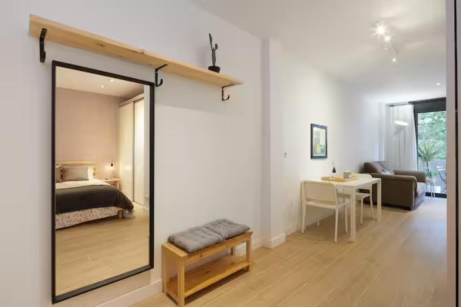 Comfortable apartment near Barcelona-11