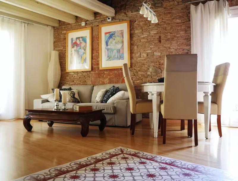 Explore Old Barcelona from a Loft-Style Studio-8