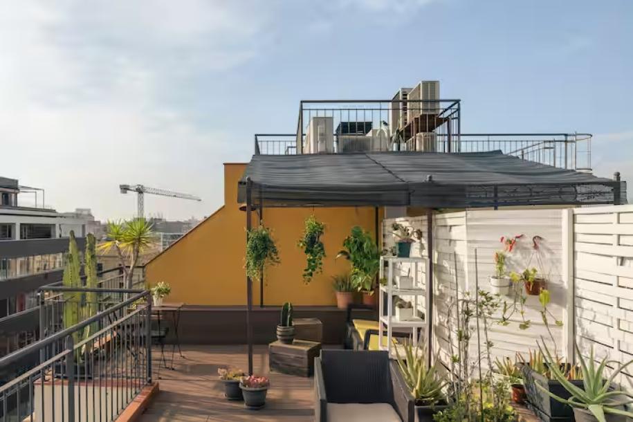 Lovely Penthouse Studio w Private Rooftop Terrace-6