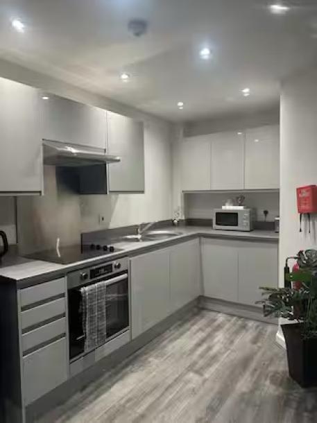 Sleek & Modern 1-Bed | Prime City Centre Location-5