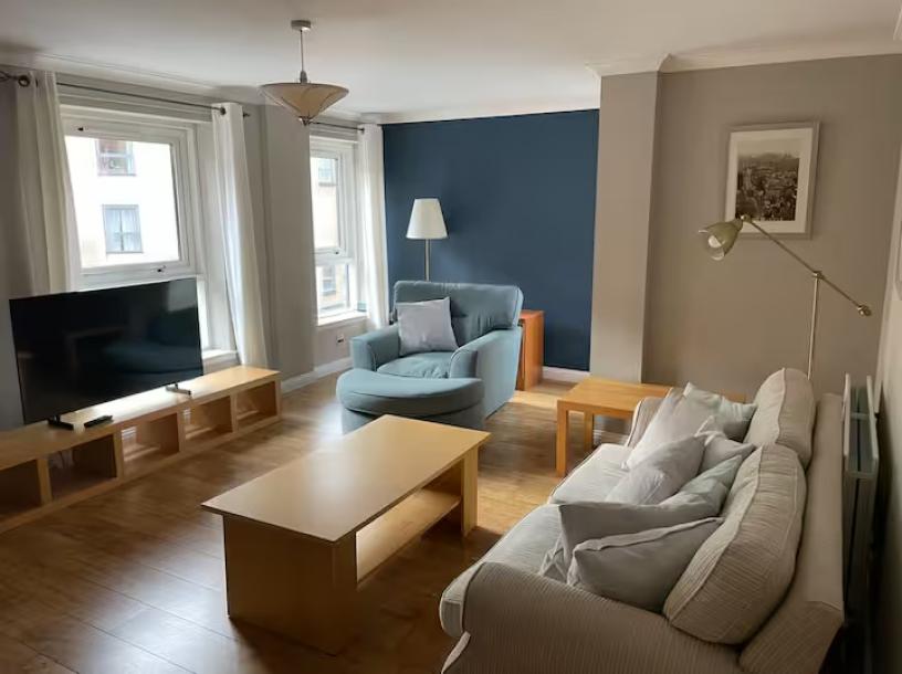 Delux 2-bed apartment, private parking garage-4