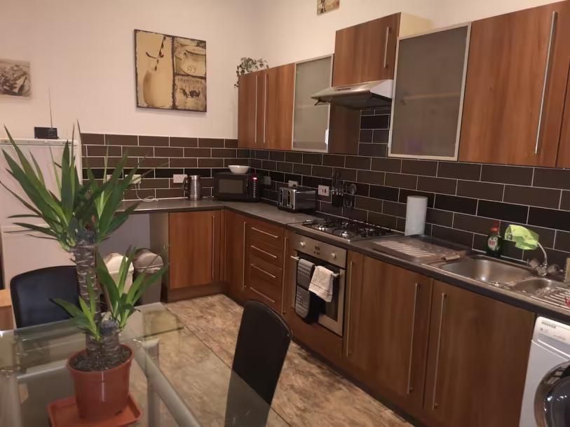 Beautiful large 1 bedroom flat with Kingsize bed.-3