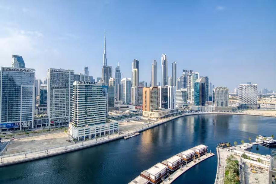 Splendid studio with Burj Khalifa +Canal view!-8