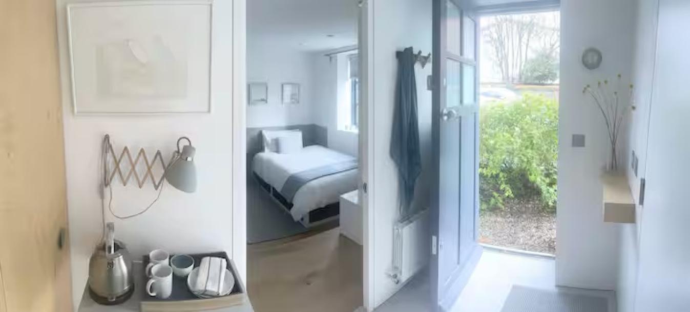 Stylish own-door solo suite in best urban village-13