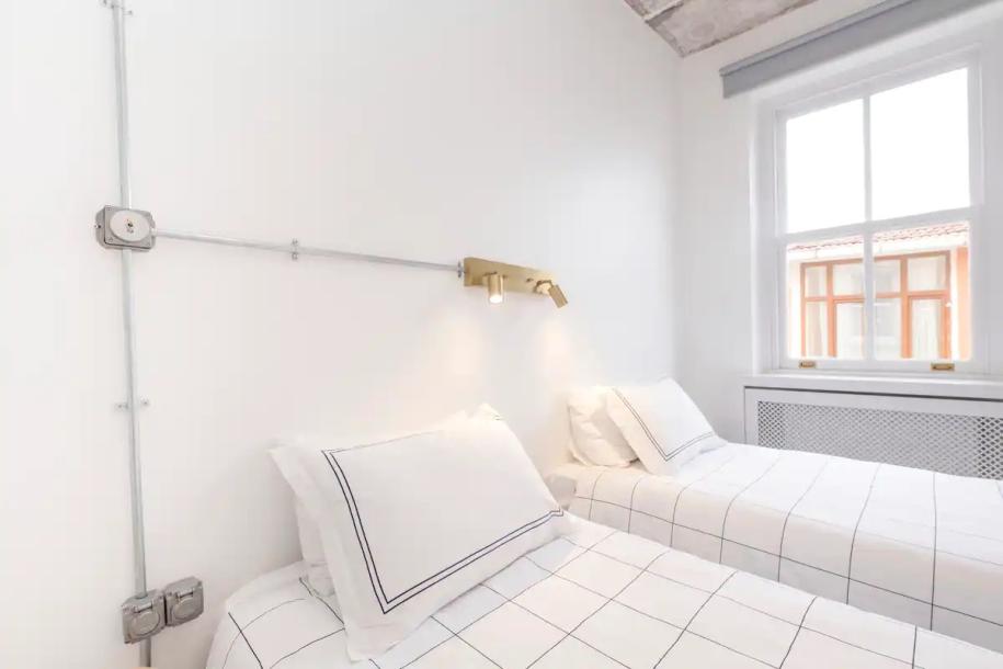 White and Bright 2BR flat with AC in Galata-9