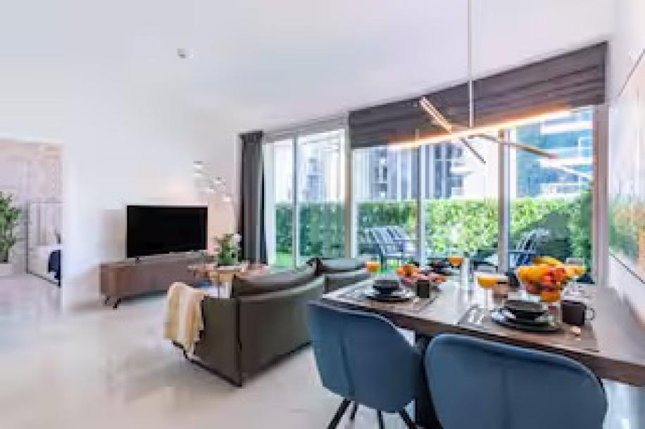 FIRST CLASS | 1BR | Stylish with Expansive Terrace-15