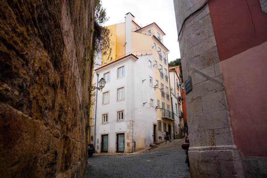 Studio in Alfama lisbon portugal-8