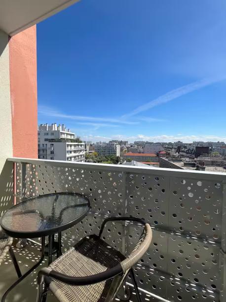 Vibrant 1BR with balcony and view of Eiffel Tower France, paris-11