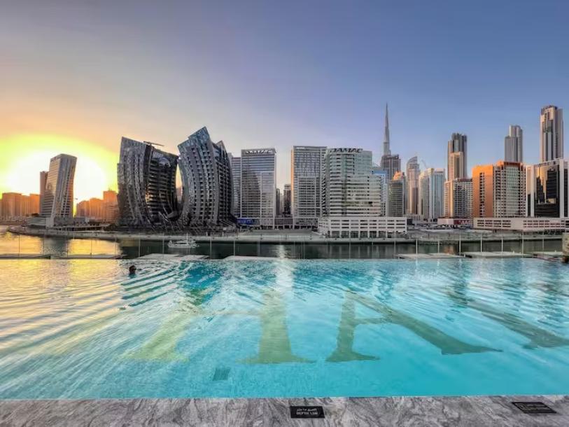 Splendid studio with Burj Khalifa +Canal view!-10