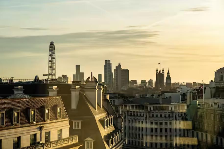 Sky Villa views London Eye & Big Ben-20